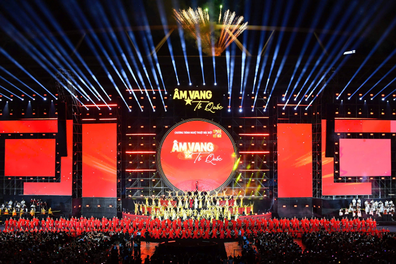 1.000 cán bộ, chiến sĩ diễu binh tại đại nhạc hội “Âm vang Tổ quốc”, gợi nhớ A80 -1