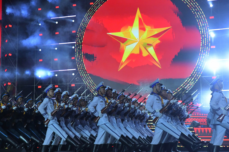 1.000 cán bộ, chiến sĩ diễu binh tại đại nhạc hội “Âm vang Tổ quốc”, gợi nhớ A80 -1