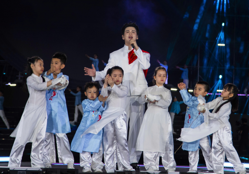 1.000 cán bộ, chiến sĩ diễu binh tại đại nhạc hội “Âm vang Tổ quốc”, gợi nhớ A80 -1