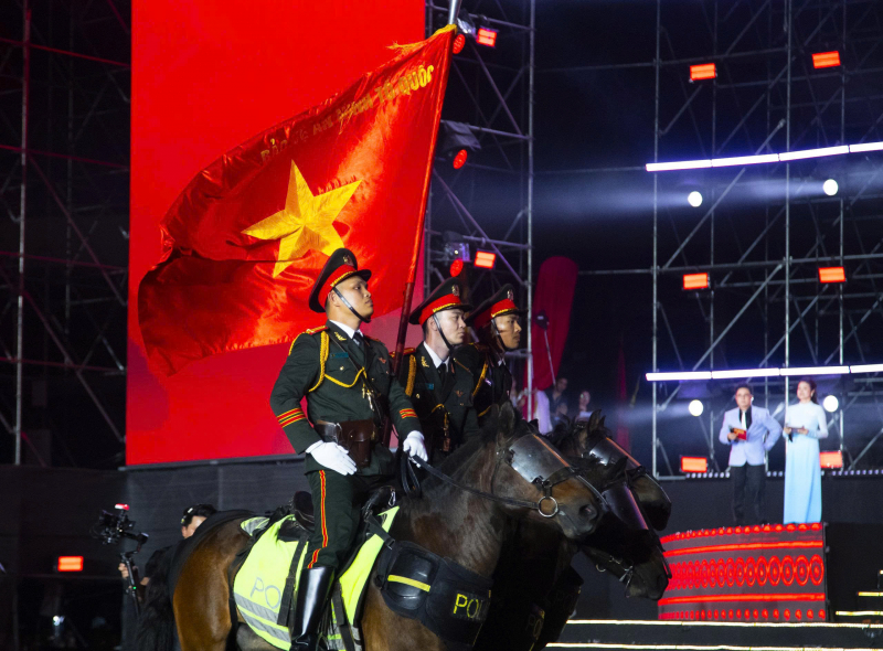 1.000 cán bộ, chiến sĩ diễu binh tại đại nhạc hội “Âm vang Tổ quốc”, gợi nhớ A80 -4