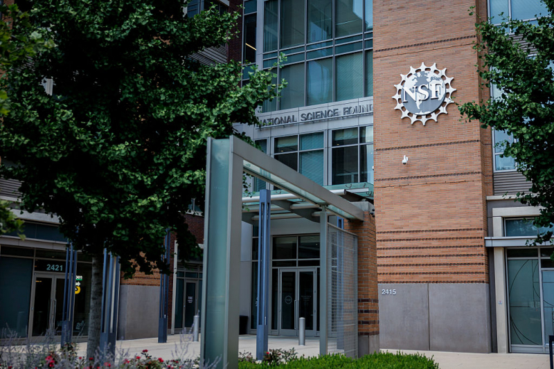 Tổng thống Trump sa thải toàn bộ thành viên Hội đồng Khoa học quốc gia -0