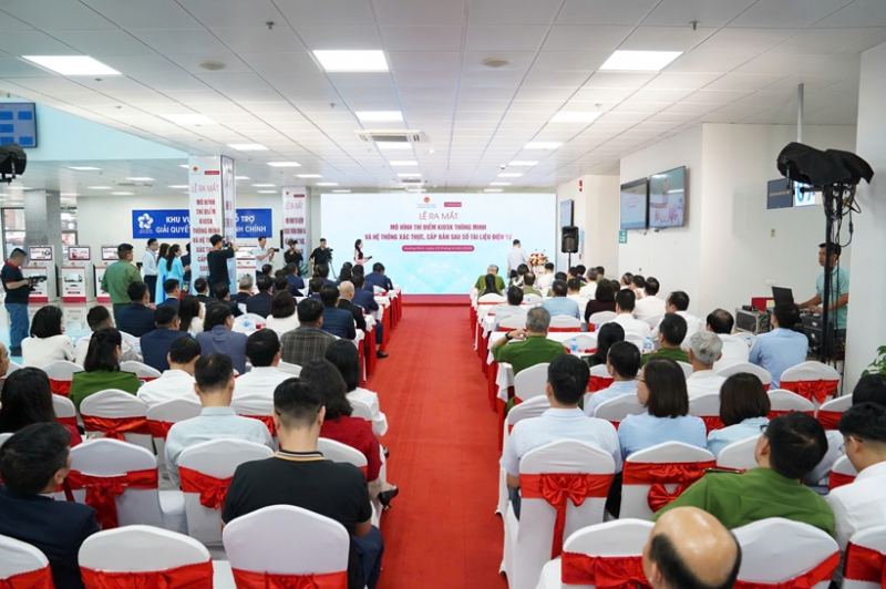 Ra mắt Kiosk thông minh phục vụ hành chính công tại Quảng Ninh -0