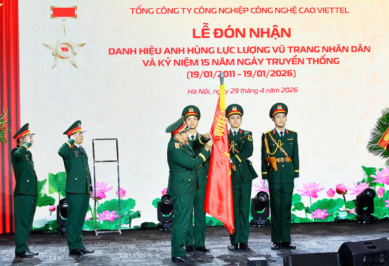TCT Công nghiệp Công nghệ cao Viettel đón nhận danh hiệu Anh hùng Lực lượng vũ trang nhân dân -0