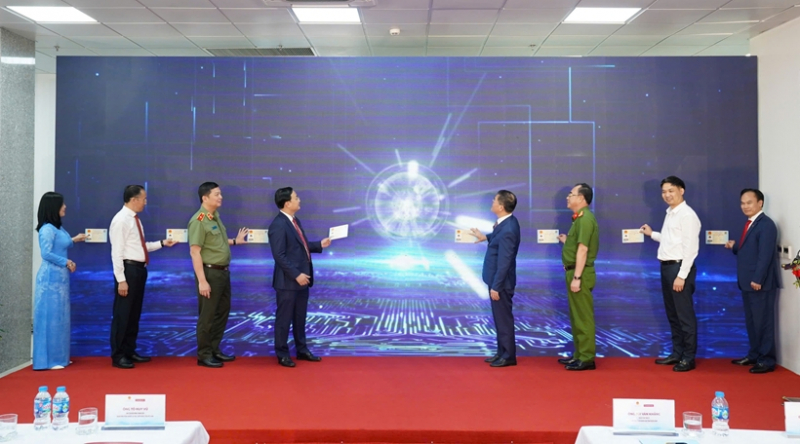 Ra mắt Kiosk thông minh phục vụ hành chính công tại Quảng Ninh -0