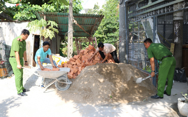 Góp sức trẻ dựng xây mái ấm nghĩa tình tặng đồng bào khó khăn -0