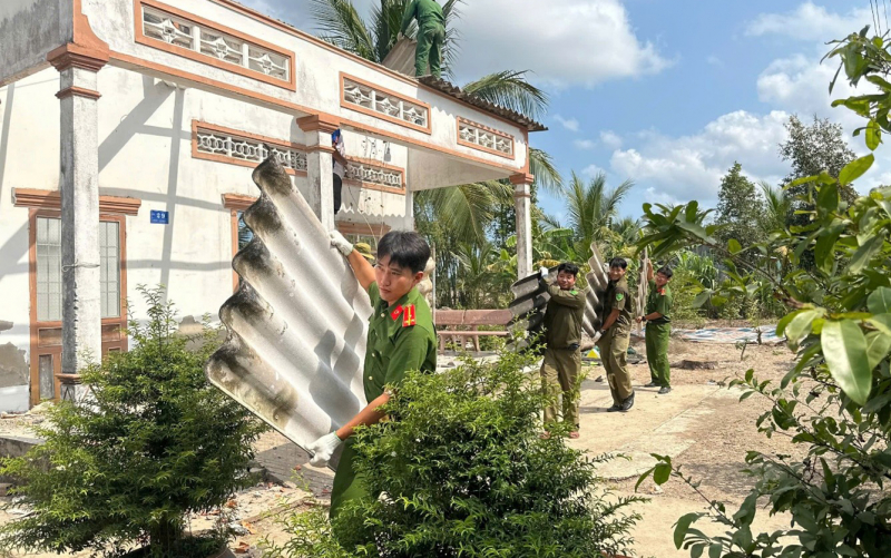 Góp sức trẻ dựng xây mái ấm nghĩa tình tặng đồng bào khó khăn -0