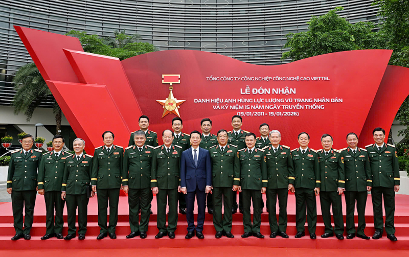 TCT Công nghiệp Công nghệ cao Viettel đón nhận danh hiệu Anh hùng Lực lượng vũ trang nhân dân -0