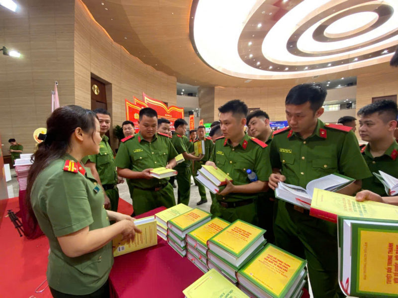 Lan toả mạnh mẽ phong trào đọc và phát triển văn hoá đọc trong CAND -0