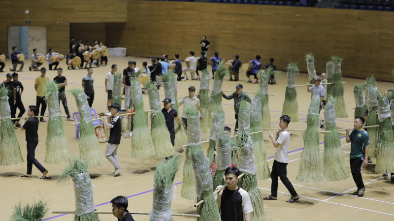 Người dân Đà Nẵng mãn nhãn xem lực lượng CAND hợp luyện trên sông Hàn, sẵn sàng cho khai mạc Gala “Tổ quốc bình yên” -0