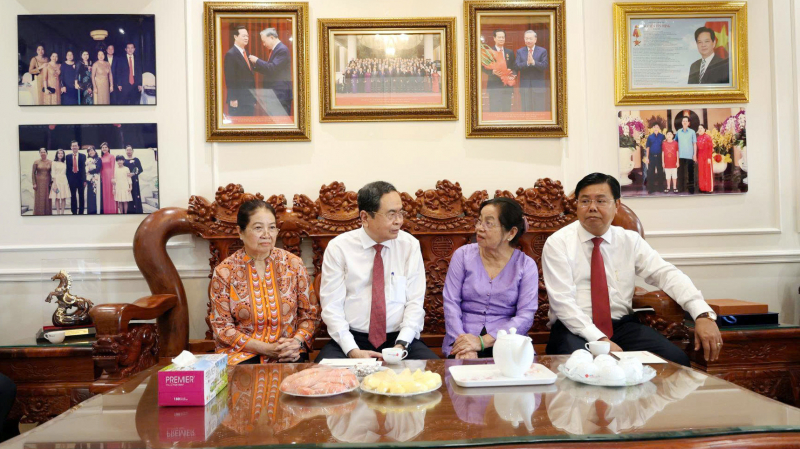 Chủ tịch Quốc hội Trần Thanh Mẫn thăm, tặng quà gia đình chính sách, công nhân, người lao động tỉnh An Giang -0