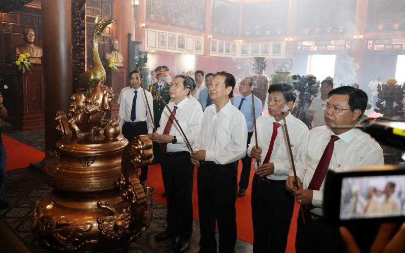 Chủ tịch Quốc hội Trần Thanh Mẫn thăm, tặng quà gia đình chính sách, công nhân, người lao động tỉnh An Giang -1