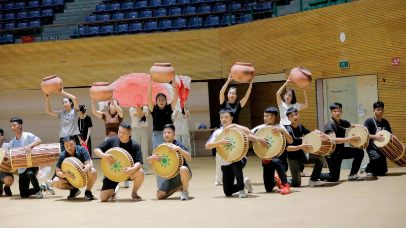 Người dân Đà Nẵng mãn nhãn xem lực lượng CAND hợp luyện trên sông Hàn, sẵn sàng cho khai mạc Gala “Tổ quốc bình yên” -2
