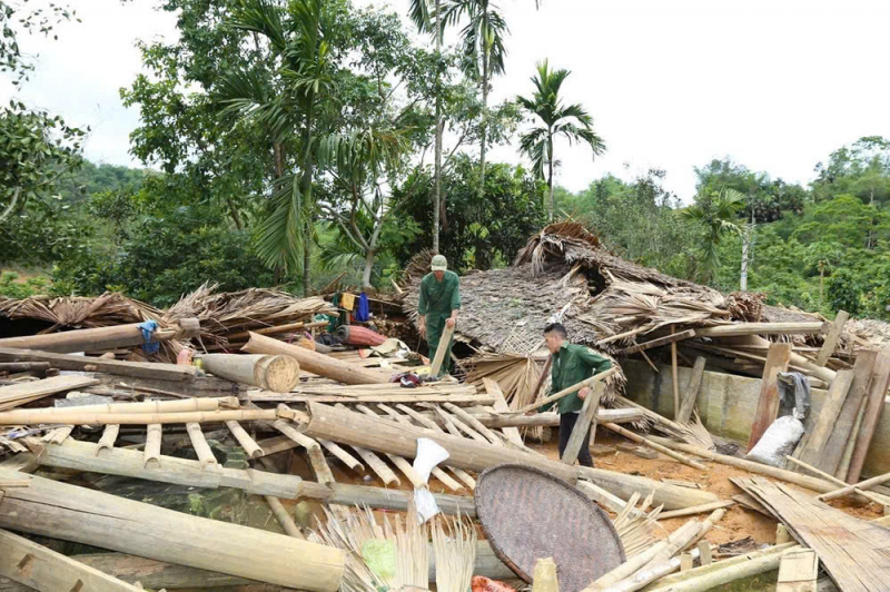Giông lốc khiến cháu bé 13 tuổi ở Thanh Hóa tử vong -0