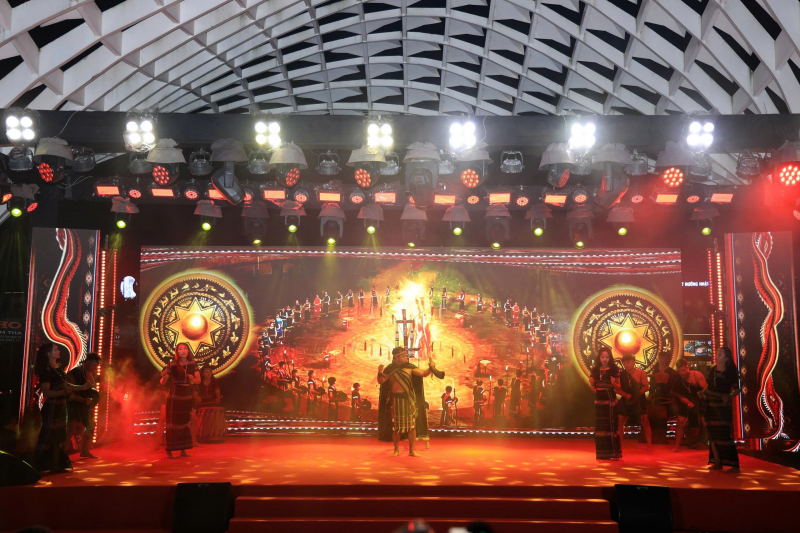 Khai mạc Gala “Tổ quốc bình yên”: Lan tỏa bản lĩnh, hun đúc “thế trận lòng dân” trong kỷ nguyên mới -0