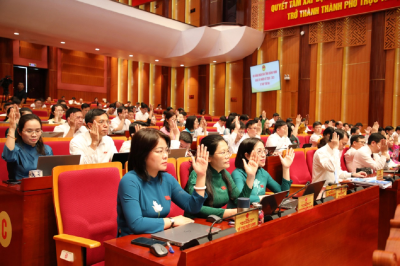 Bãi nhiệm tư cách đại biểu HĐND tỉnh đối với Phó chủ tịch HĐND và Trưởng ban Nội chính tỉnh Quảng Ninh -0