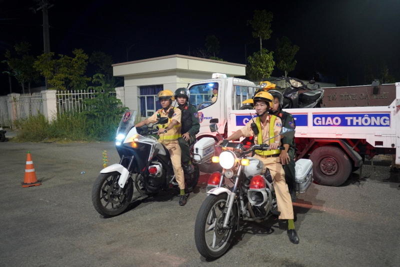 Công an các tỉnh Tây Nam Bộ chủ động giữ vững ANTT và TTATGT kỳ nghỉ lễ -0