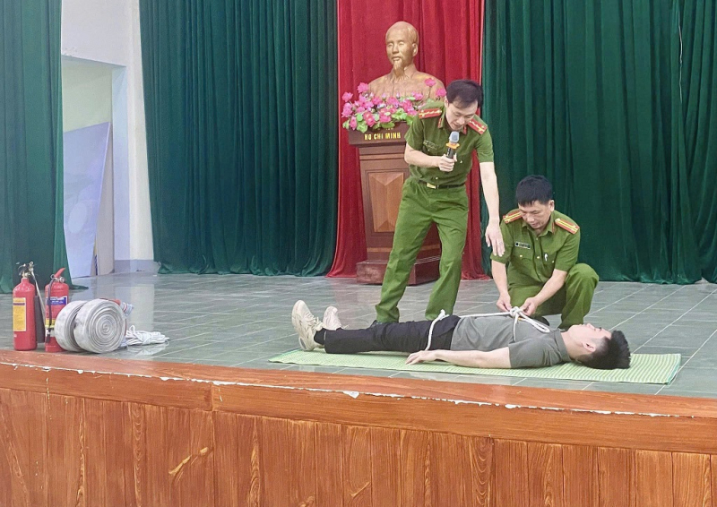 Những cách làm hay nhằm tuyên truyền PCCC đến mỗi nếp nhà tại Nghệ An -0