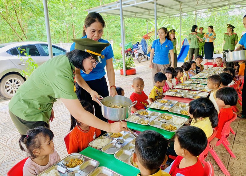 Công an Quảng Trị gần dân sát dân bằng những việc làm thiết thực -0