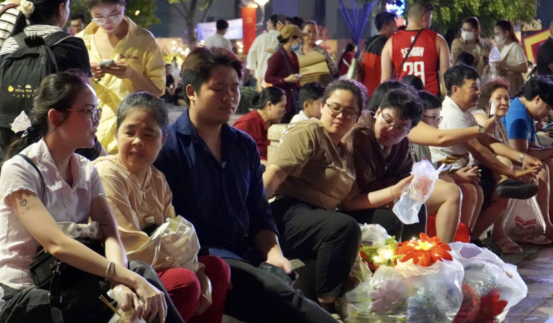 Lung linh pháo hoa trong ngày lễ 30/4 trên thành phố mang tên Bác -1