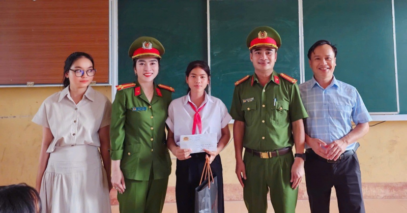 Công an Quảng Trị gần dân sát dân bằng những việc làm thiết thực -0