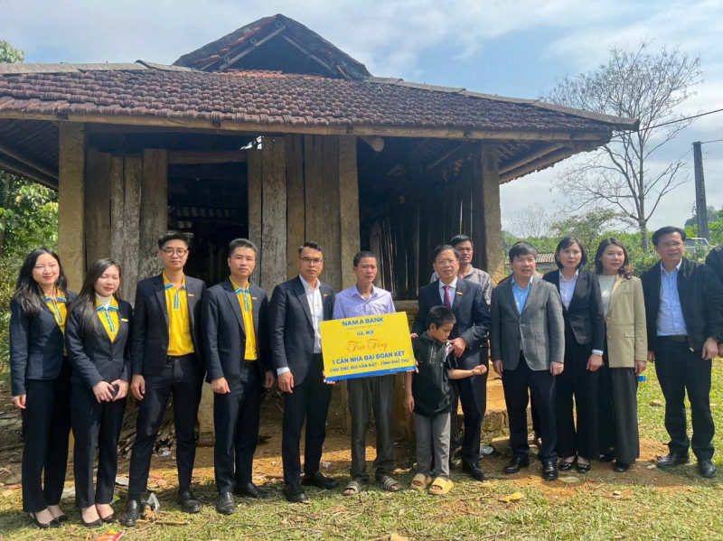 Nam A Bank trao tặng 10 tỷ đồng hưởng ứng Tháng Nhân đạo năm 2026 -0