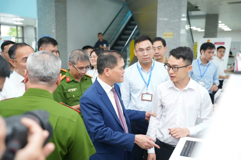 Agribank đồng hành cùng tỉnh Quảng Ninh triển khai mô hình Kiosk thông minh: Đưa hành chính số tới các đặc khu, hải đảo -0