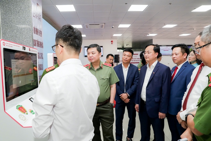 Agribank đồng hành cùng tỉnh Quảng Ninh triển khai mô hình Kiosk thông minh: Đưa hành chính số tới các đặc khu, hải đảo -1