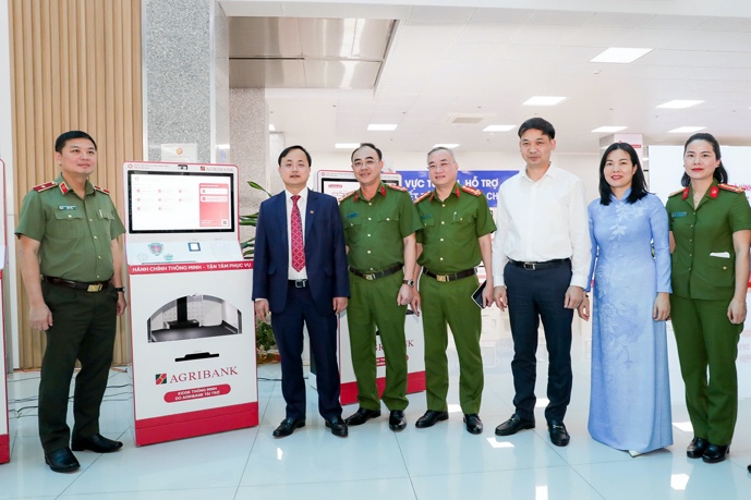 Agribank đồng hành cùng tỉnh Quảng Ninh triển khai mô hình Kiosk thông minh: Đưa hành chính số tới các đặc khu, hải đảo -2