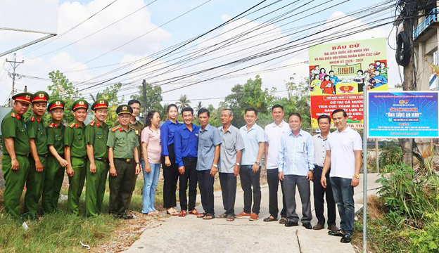 Công an Cà Mau với nhiều hoạt động tri ân gia đình chính sách, người có công -0