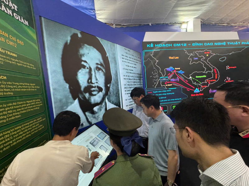 Triển lãm “80 năm An ninh nhân dân – Lá chắn bình yên”: Bản hùng ca giữa lòng Đà Nẵng -3