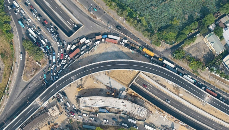 Ùn ứ giao thông các cửa ngõ TP Hồ Chí Minh ngày đầu nghỉ lễ 30/4 -0