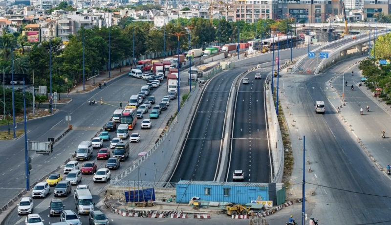 Ùn ứ giao thông các cửa ngõ TP Hồ Chí Minh ngày đầu nghỉ lễ 30/4 -1