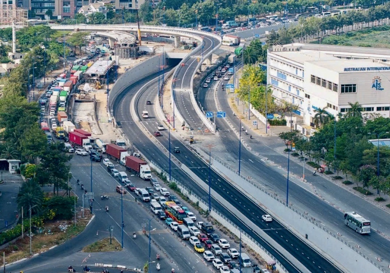 Ùn ứ giao thông các cửa ngõ TP Hồ Chí Minh ngày đầu nghỉ lễ 30/4 -2