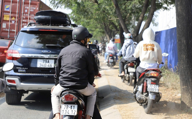 Ùn ứ giao thông các cửa ngõ TP Hồ Chí Minh ngày đầu nghỉ lễ 30/4 -0