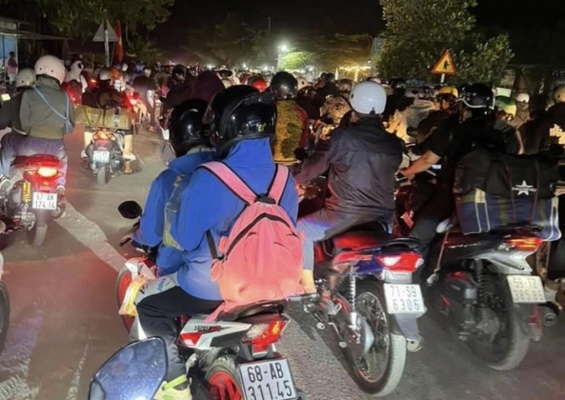 Ùn ứ giao thông các cửa ngõ TP Hồ Chí Minh ngày đầu nghỉ lễ 30/4 -3