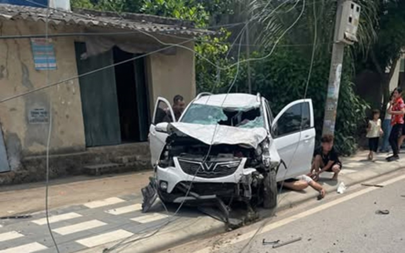 Hải Phòng: Ô tô va chạm xe máy, ba người trong một nhà thương vong -0