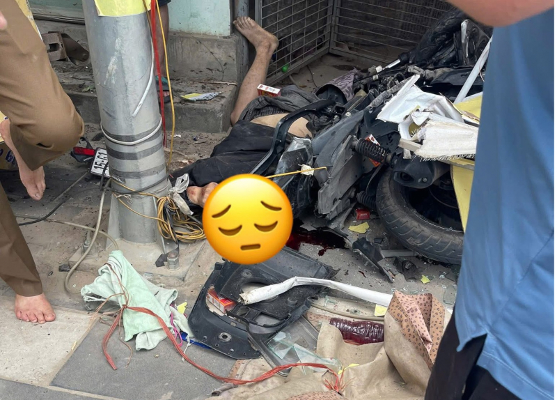 Hải Phòng: Ô tô va chạm xe máy, ba người trong một nhà thương vong -0