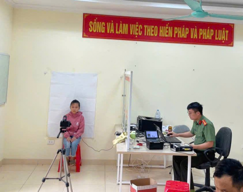 Cao Bằng: Xuyên lễ cấp căn cước, định danh điện tử cho người dân vùng cao -0