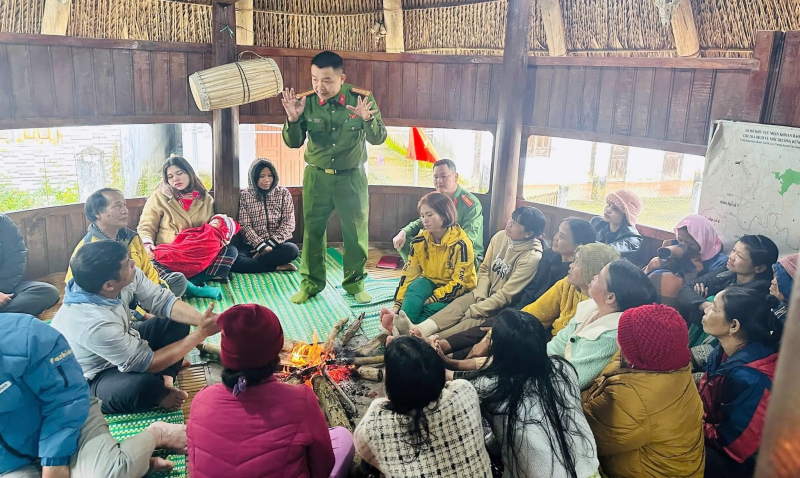 Trung tá Hồng Minh Hiển - “Cánh chim không mỏi” xây dựng thế trận lòng dân nơi biên thùy -0