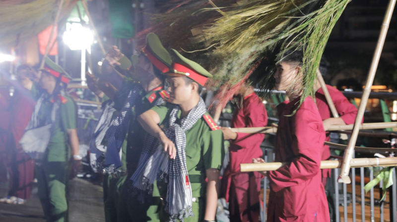 Hợp luyện cho Gala “Tổ quốc bình yên”: Khi nghệ thuật mang dáng hình người chiến sĩ -2
