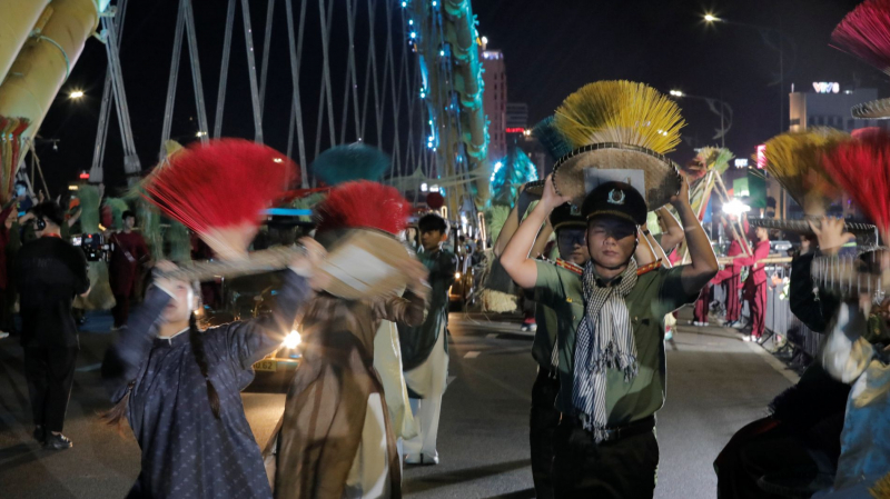 Hợp luyện cho Gala “Tổ quốc bình yên”: Khi nghệ thuật mang dáng hình người chiến sĩ -1