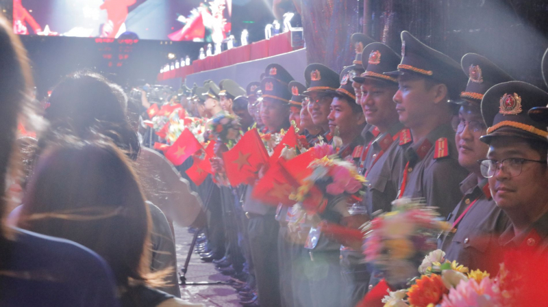 Hợp luyện cho Gala “Tổ quốc bình yên”: Khi nghệ thuật mang dáng hình người chiến sĩ -0