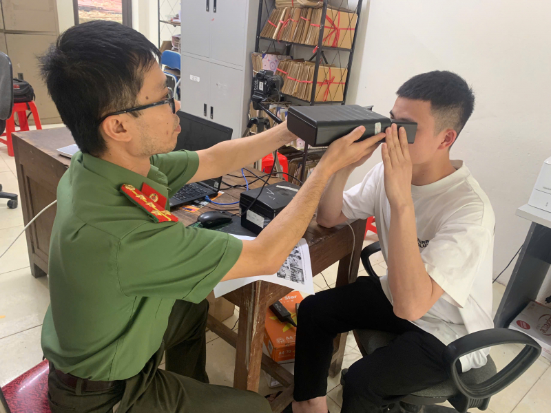 Cao Bằng: Xuyên lễ cấp căn cước, định danh điện tử cho người dân vùng cao -0