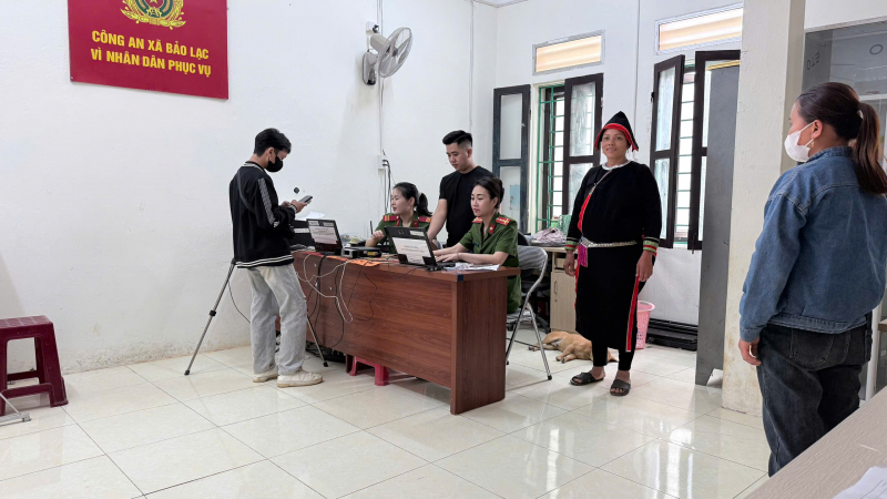 Cao Bằng: Xuyên lễ cấp căn cước, định danh điện tử cho người dân vùng cao -1