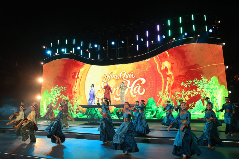 Gala “Tổ quốc bình yên” - Bản hùng ca vang lên trên dòng sông Hàn -1