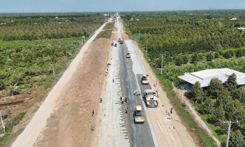 Hàng ngàn kỹ sư, công nhân “đội nắng” thi công trên các công trường trọng điểm sông nước miền Tây -0