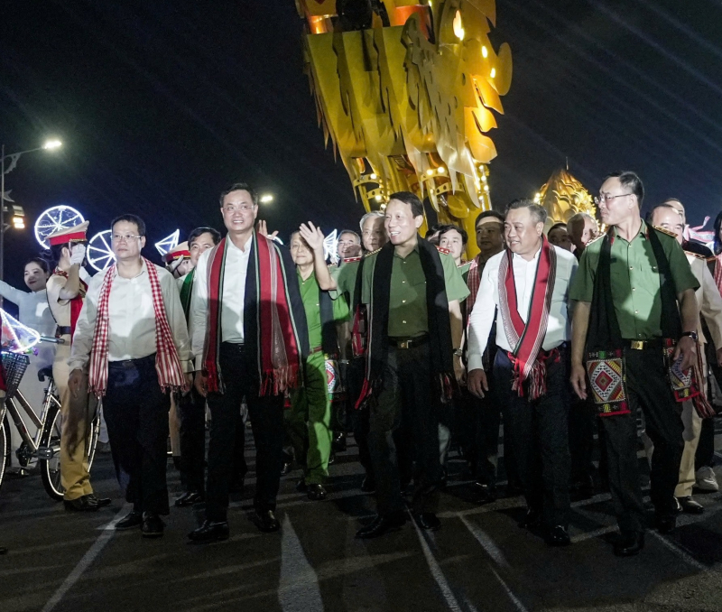 Gala “Tổ quốc bình yên” - Bản hùng ca vang lên trên dòng sông Hàn -0