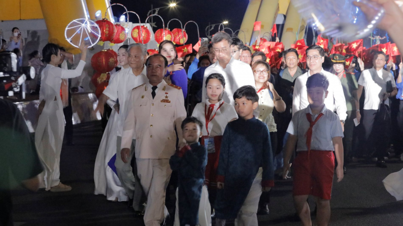 Gala “Tổ quốc bình yên” - Bản hùng ca trên dòng sông Hàn -0