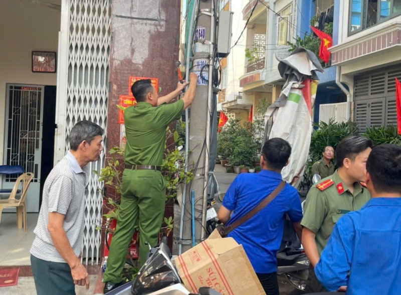 TP Hồ Chí Minh: Đồng loạt ra quân cao điểm bóc xóa quảng cáo sai quy định  -0
