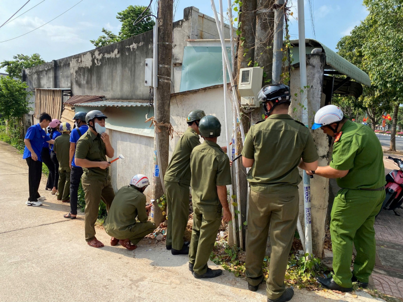 TP Hồ Chí Minh: Đồng loạt ra quân cao điểm bóc xóa quảng cáo sai quy định  -0